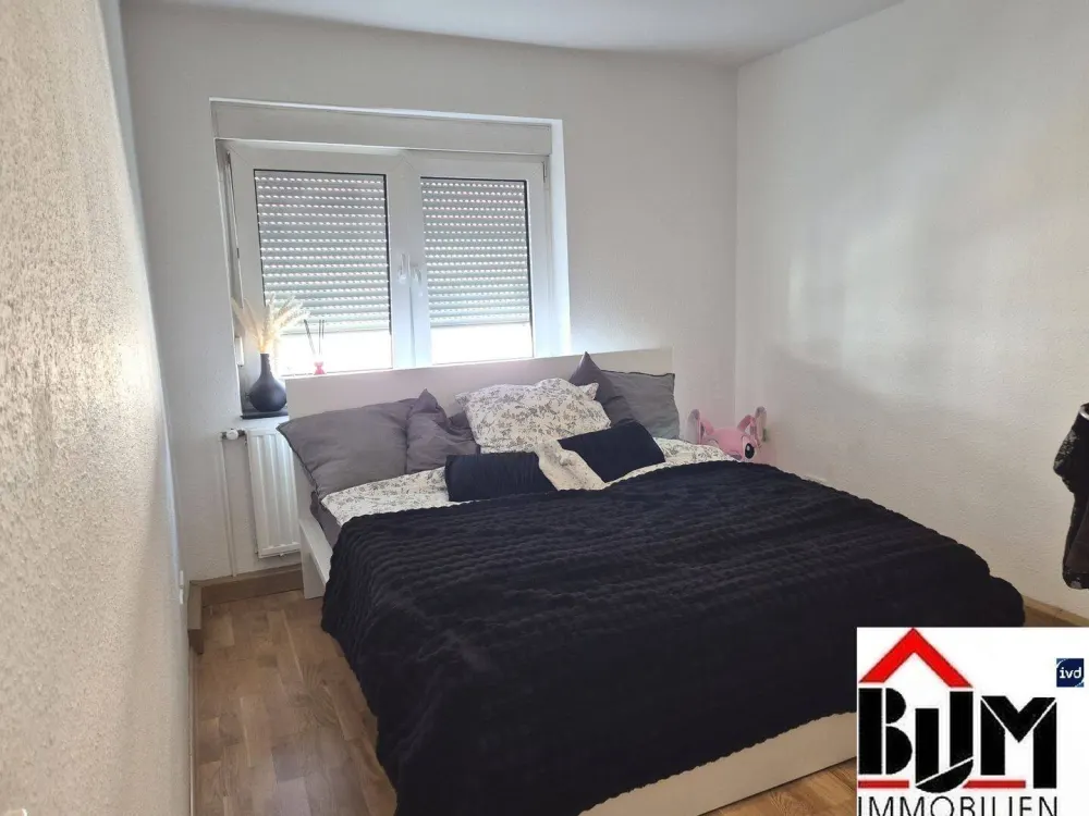 *Gepflegt - 2 Zimmer - 2015 modernisiert- Balkon - Bad mit Fenster - Seitenstraße*