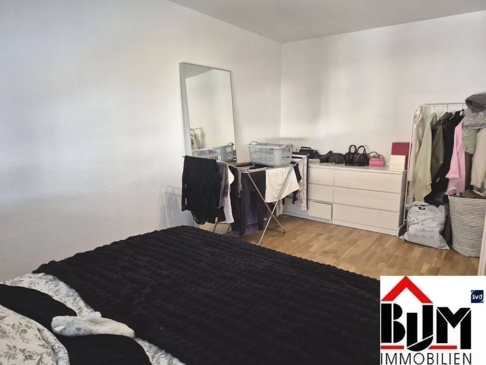 *Gepflegt - 2 Zimmer - 2015 modernisiert- Balkon - Bad mit Fenster - Seitenstraße*