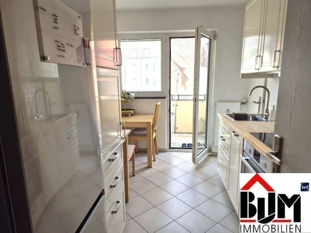 *Gepflegt - 2 Zimmer - 2015 modernisiert- Balkon - Bad mit Fenster - Seitenstraße*