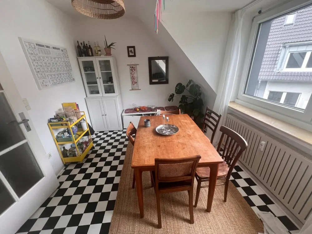 2-Room Attic Apartment with Fitted Kitchen in Pempelfort