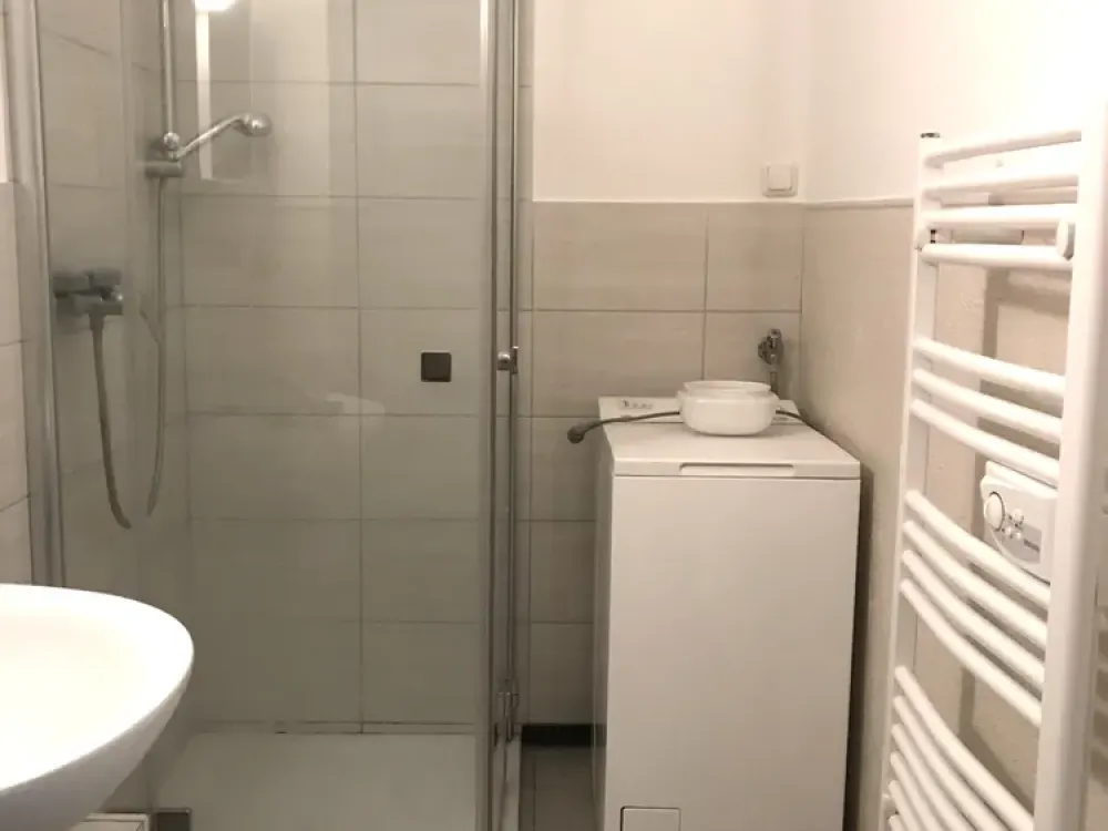 2-Room Attic Apartment with Fitted Kitchen in Pempelfort