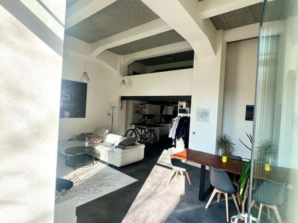 teilmöbliertes Design-Loft mit Einbauküche und TG-Platz in der Erfurter Altstadt