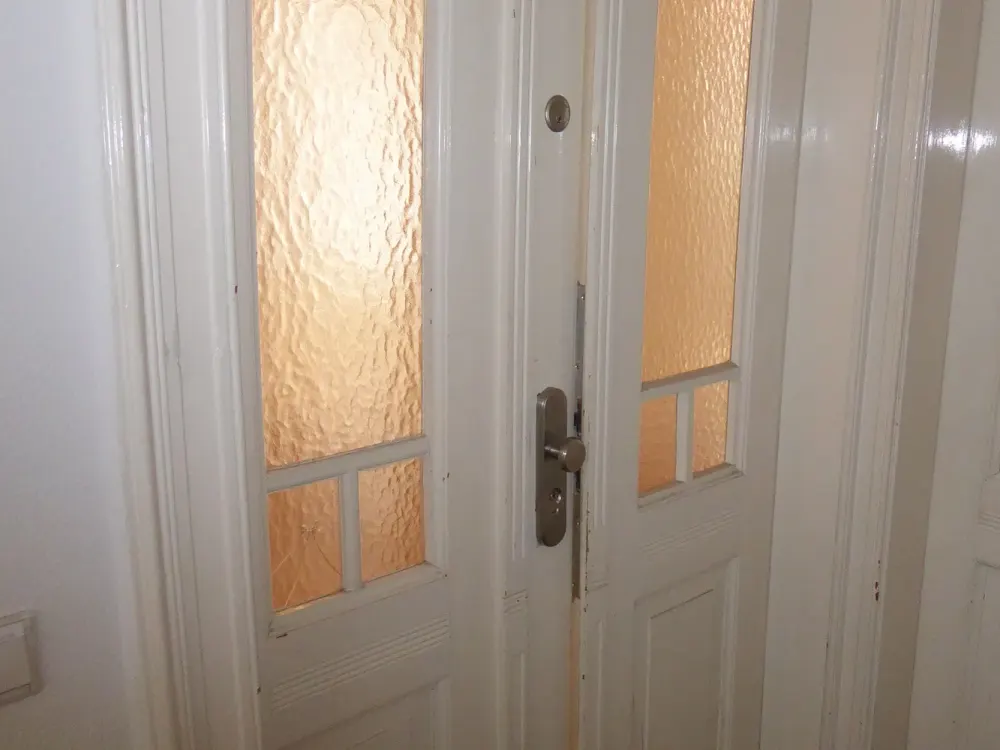 City Apartment in Unterbilk: 2-Room Residence with Elevator