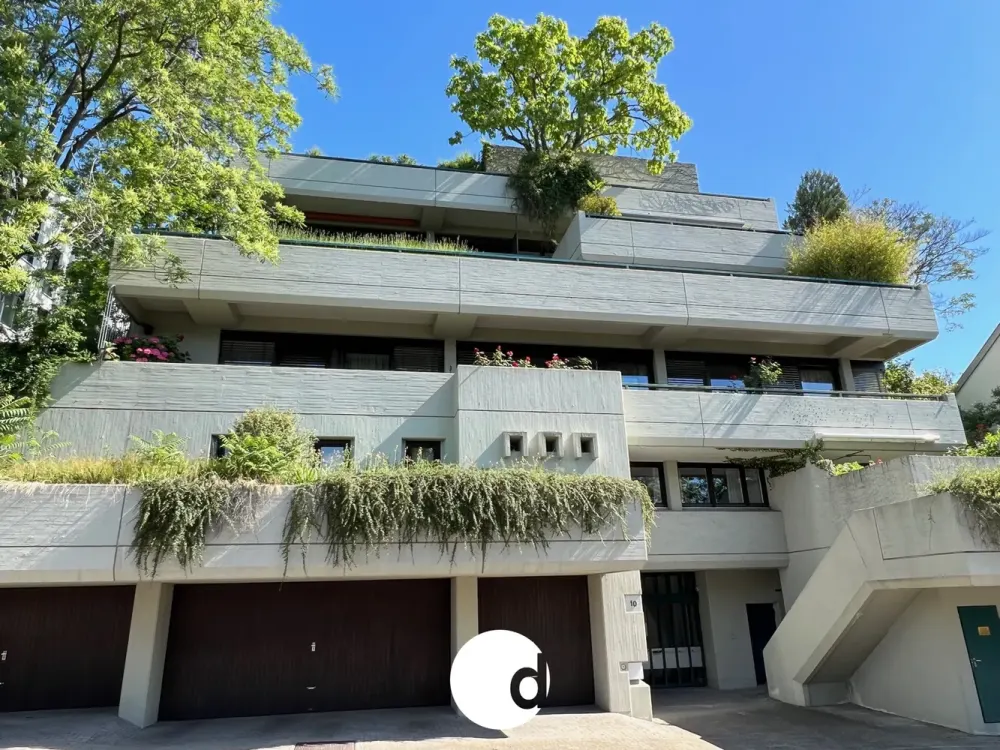 Top ausgestattete 2-Zi.-Wohnung mit Terrasse und Ausblick in Halbhöhenlage