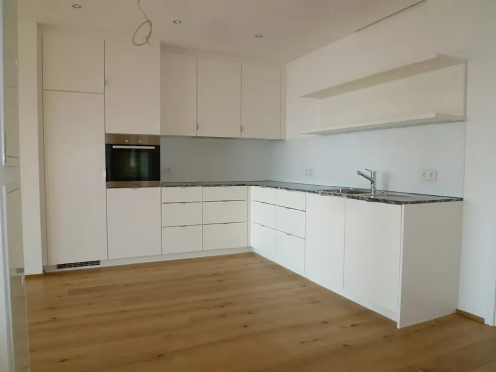 Top ausgestattete 2-Zi.-Wohnung mit Terrasse und Ausblick in Halbhöhenlage
