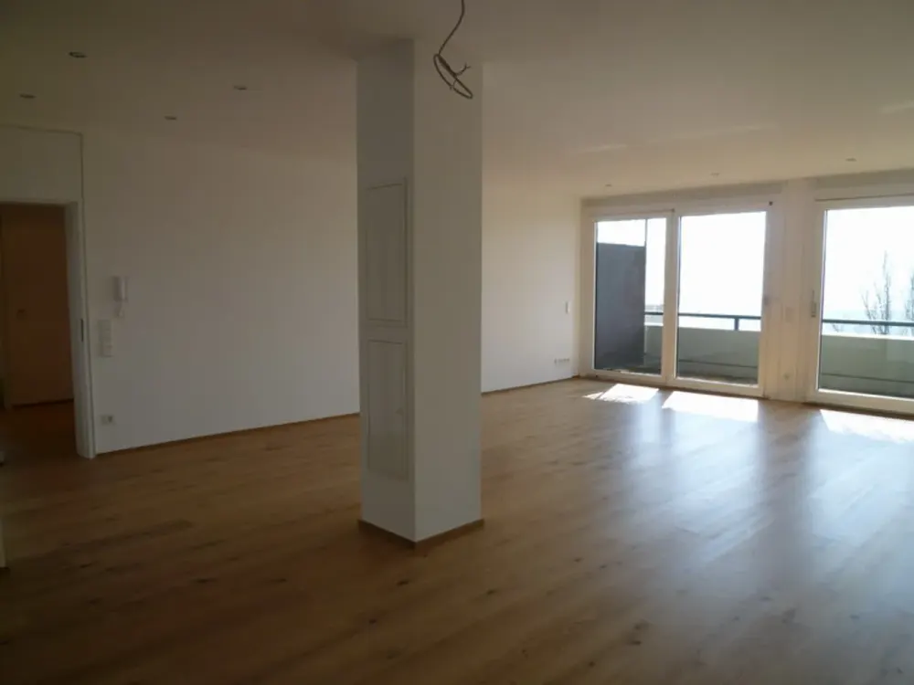 Top ausgestattete 2-Zi.-Wohnung mit Terrasse und Ausblick in Halbhöhenlage