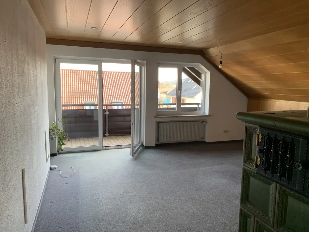 Gepflegte 4 Zimmer DG-Wohnung sowie Balkon und Einbauküche in Berkheim