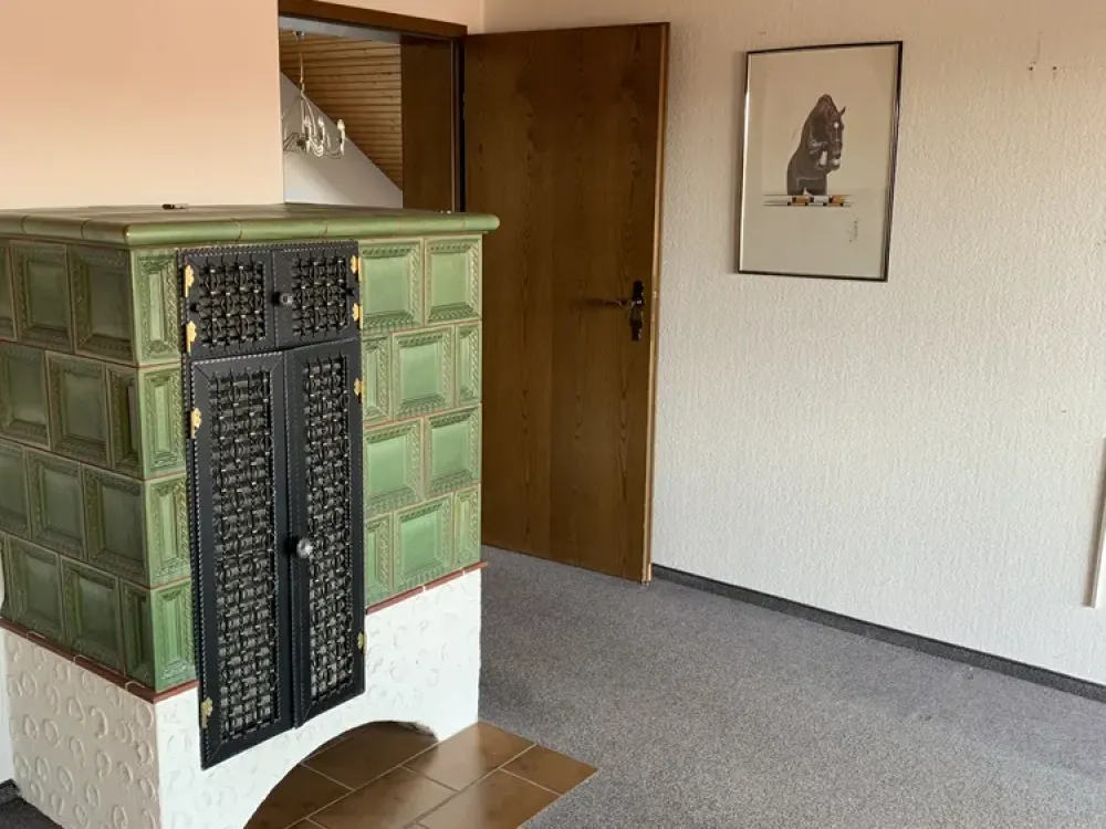 Gepflegte 4 Zimmer DG-Wohnung sowie Balkon und Einbauküche in Berkheim