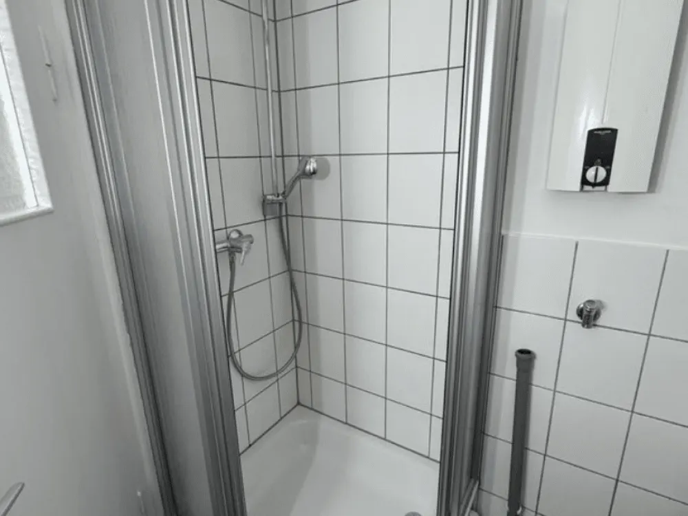 High-quality renovated 2-room apartment 40.05 sqm with open kitchen in Düsseldorf-Oberbilk