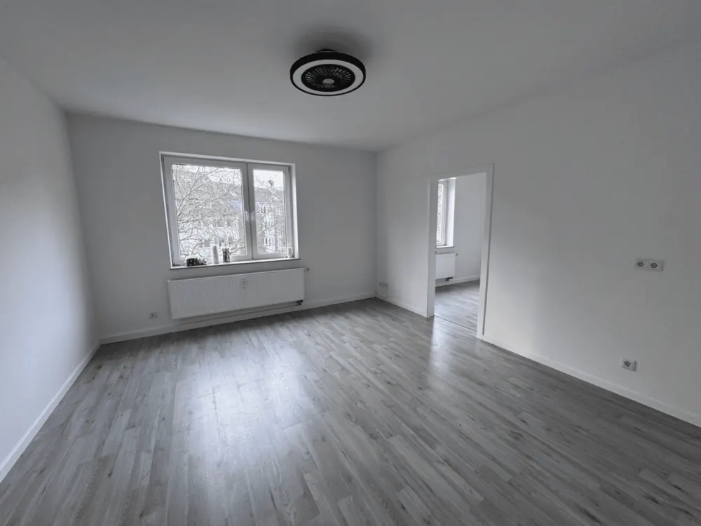 High-quality renovated 2-room apartment 40.05 sqm with open kitchen in Düsseldorf-Oberbilk