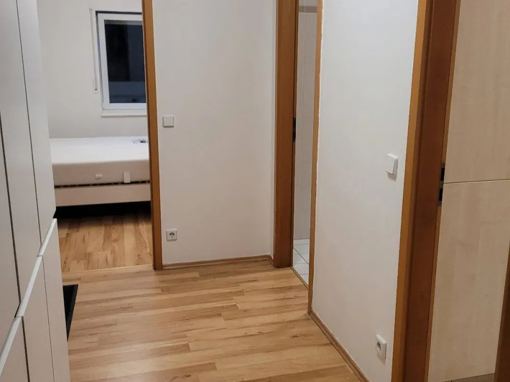 Einziehen und fertig! - Teilmöblierte Wohnung mit EBK und Balkon in idyllischer Ruhe