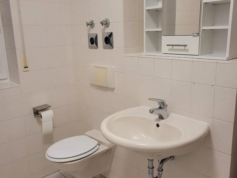Einziehen und fertig! - Teilmöblierte Wohnung mit EBK und Balkon in idyllischer Ruhe