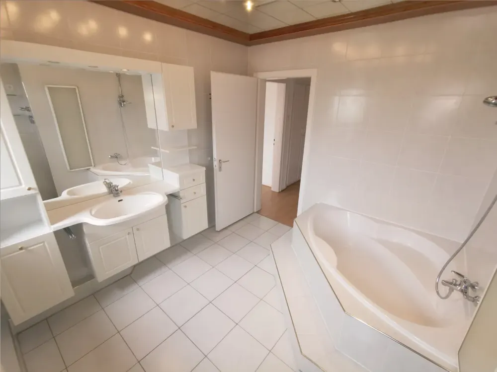 6-room apartment with comfort bathroom and balcony in Kleefeld, near MHH