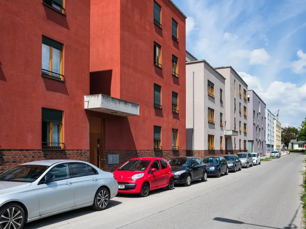 1 Zimmer mit großer Terrasse