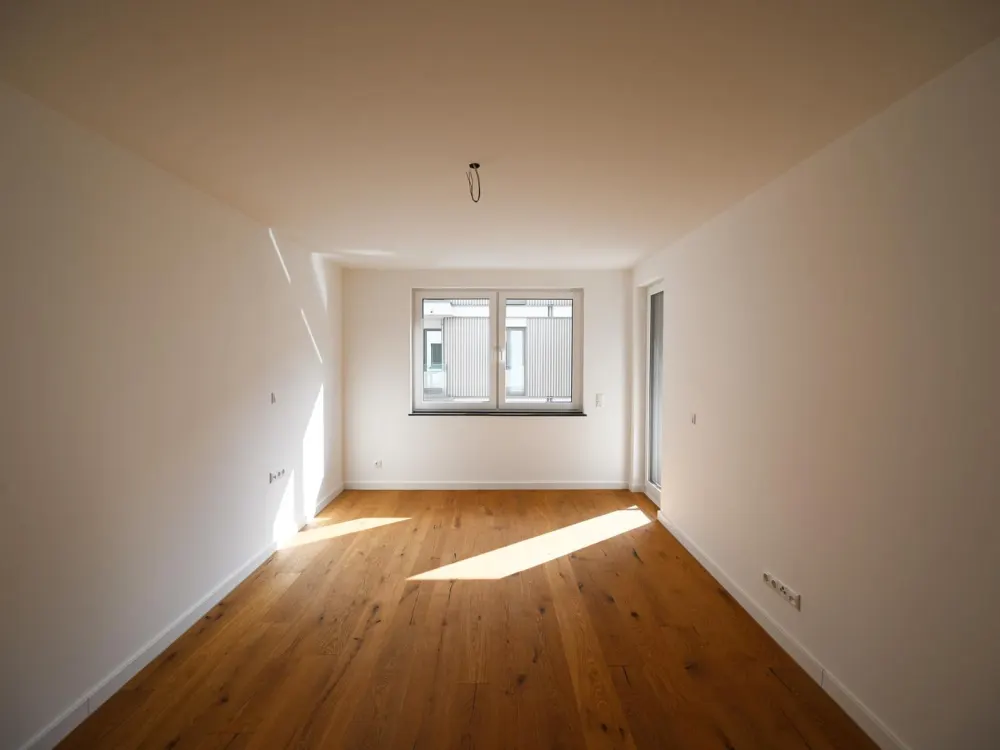 Neubau - Erstbezug geräumige 2 ZKB Balkon + Abstellraum