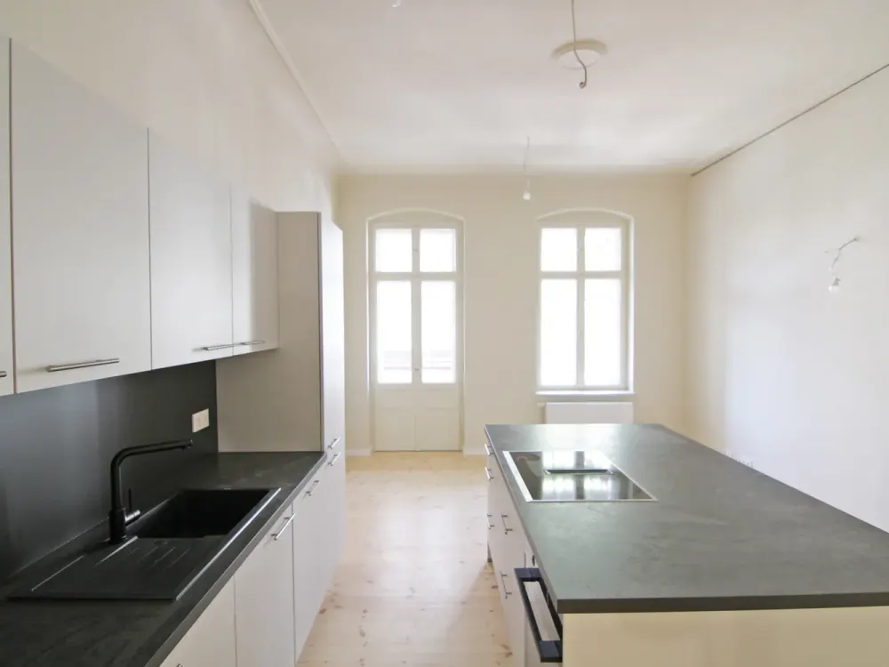 Erstbezug nach Totalmodernisierung: Prächtige, WG-geeignete Altbauwohnung in der Barfusstraße!