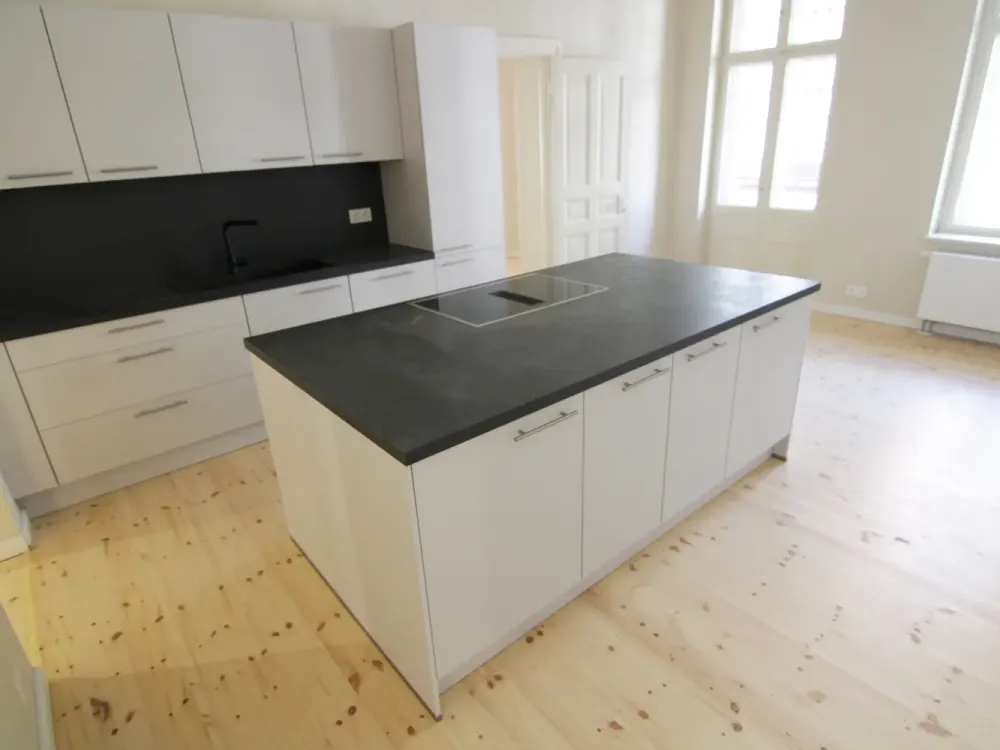 Erstbezug nach Totalmodernisierung: Prächtige, WG-geeignete Altbauwohnung in der Barfusstraße!