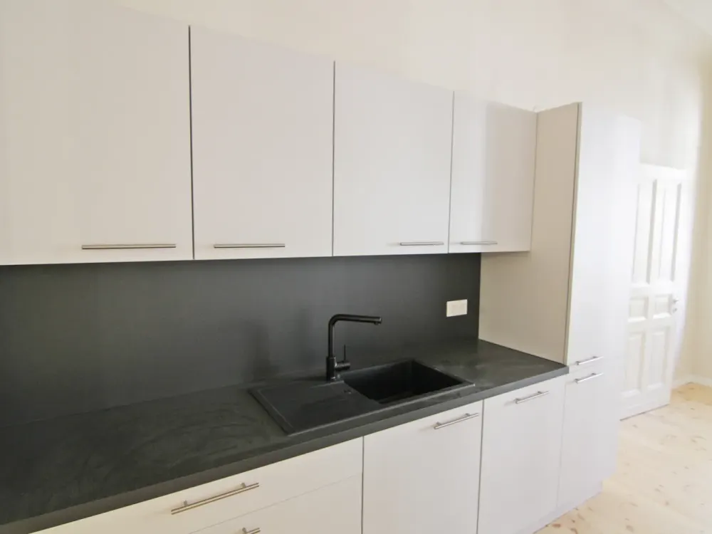 Erstbezug nach Totalmodernisierung: Prächtige, WG-geeignete Altbauwohnung in der Barfusstraße!