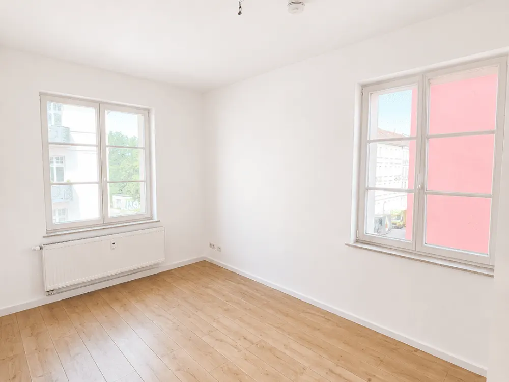 Helles WG-Zimmer in frisch sanierter Wohnung