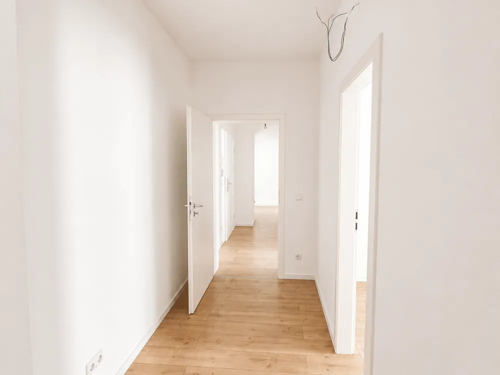 Helles WG-Zimmer in frisch sanierter Wohnung