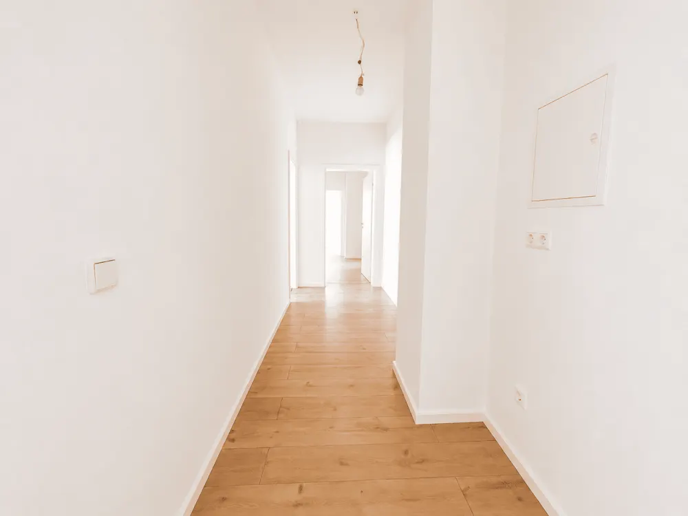 Helles WG-Zimmer in frisch sanierter Wohnung