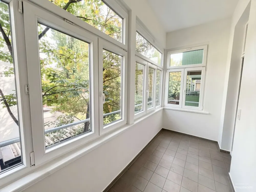 High-quality modernized including conservatory and fitted kitchen