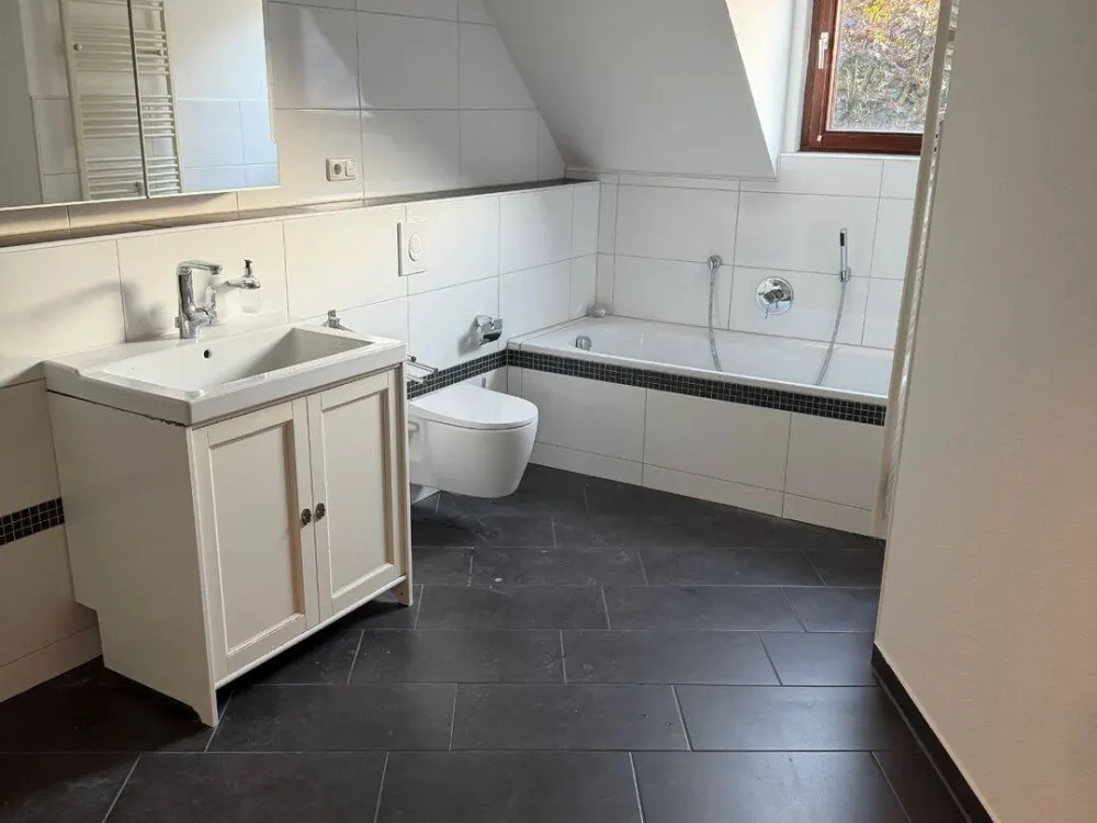 WBS-Wohnung: Schöne 3-Zimmer-Dachgeschosswohnung mit Balkon in Köln-Nippes