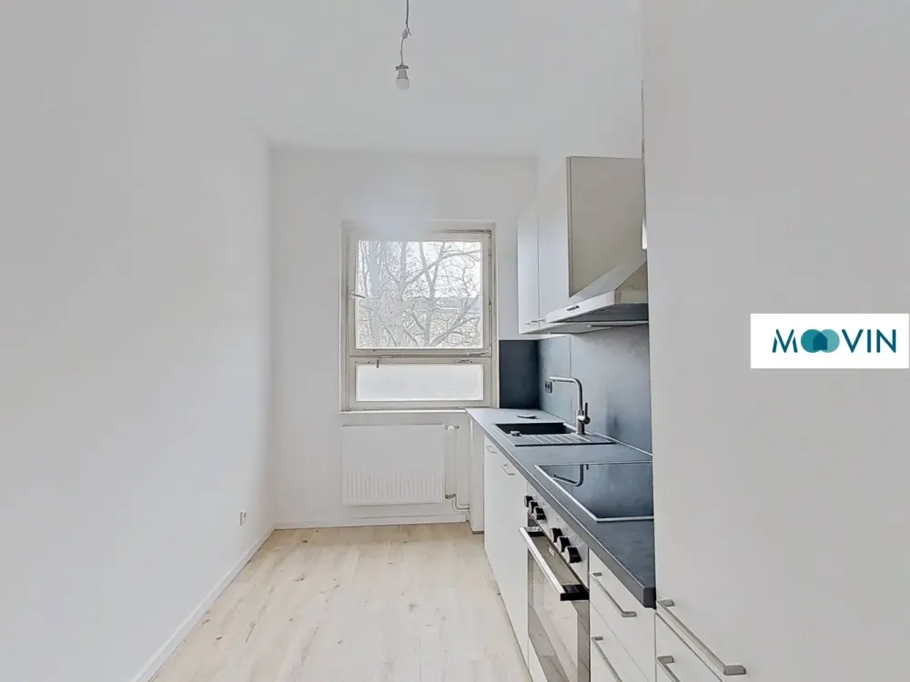 Sanierte 2,5-Zimmer-Altbauwohnung mit BALKON und EBK in Steglitz