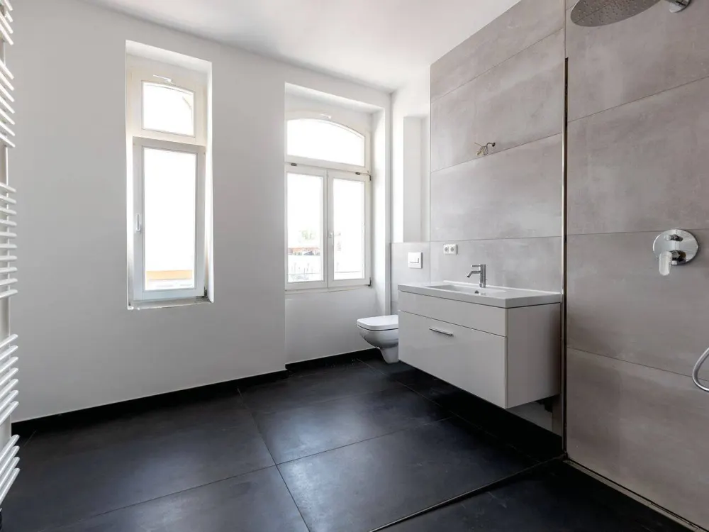 Spacious 3-Room Apartment with Balcony in Erfurt City Center - Newly Renovated
