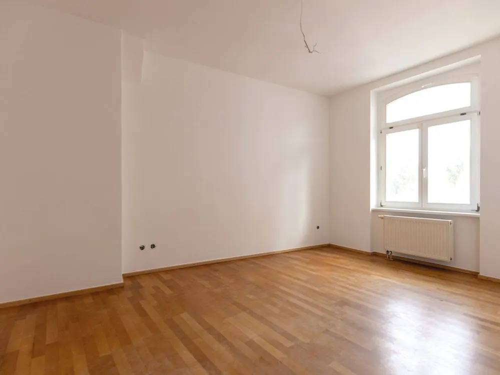 Spacious 3-Room Apartment with Balcony in Erfurt City Center - Newly Renovated