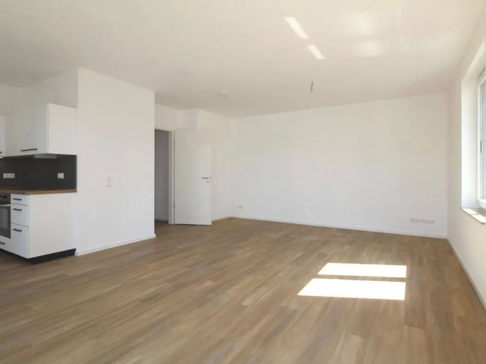 Großzügige 4 Zimmer mit EBK, 2 Bädern und großem Westbalkon!