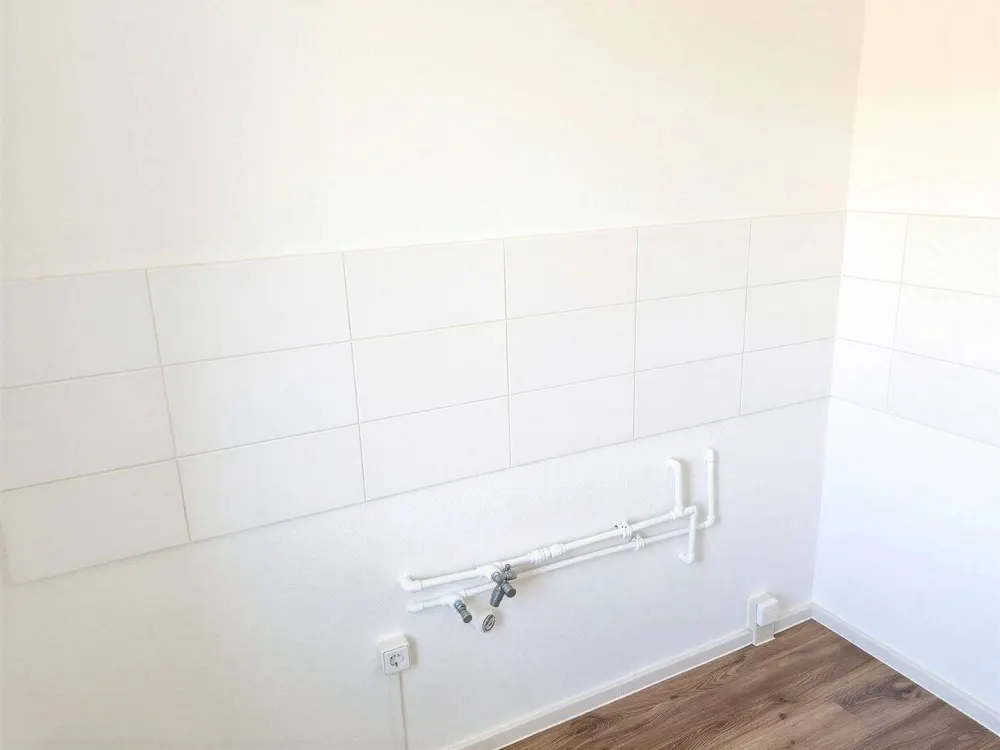 Familienfreundliche 3-Raum-Wohnung mit Balkon sucht nette Mieter