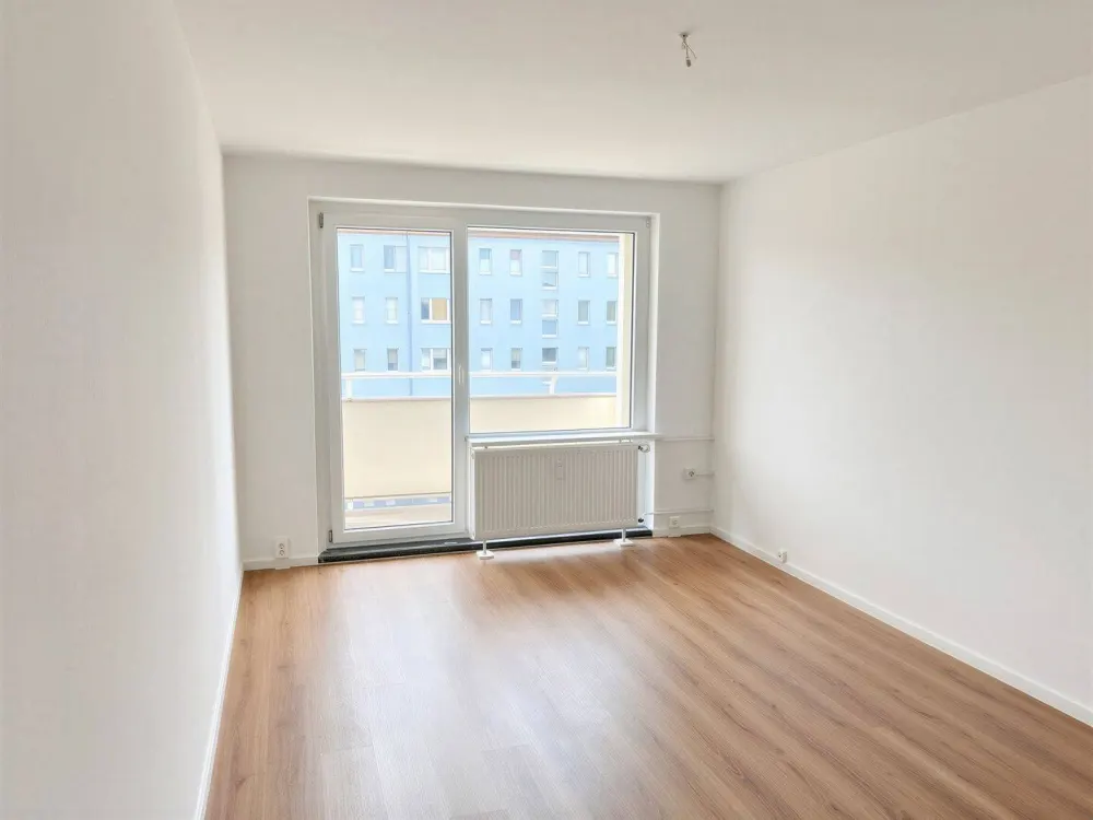Familienfreundliche 3-Raum-Wohnung mit Balkon sucht nette Mieter