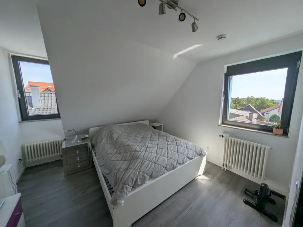 Freie 3 Zimmer DG-Wohnung im Herzen von Holzgerlingen, mit Tiefgaragenplatz