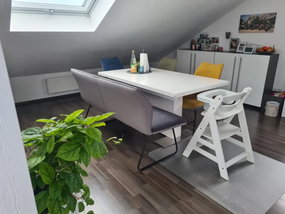 Exklusive Dachgeschosswohnung mit Loggia, Garage und Einbauküche