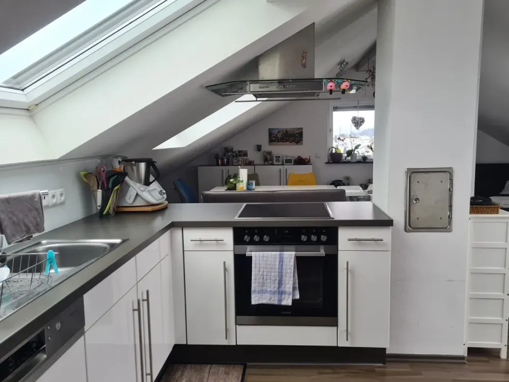 Exklusive Dachgeschosswohnung mit Loggia, Garage und Einbauküche