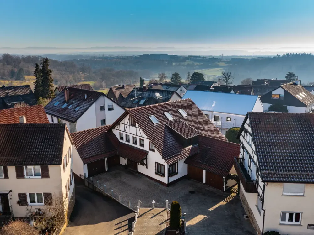 4-Raum-Wohnung mit Balkon, EBK, WK, Keller und Garage