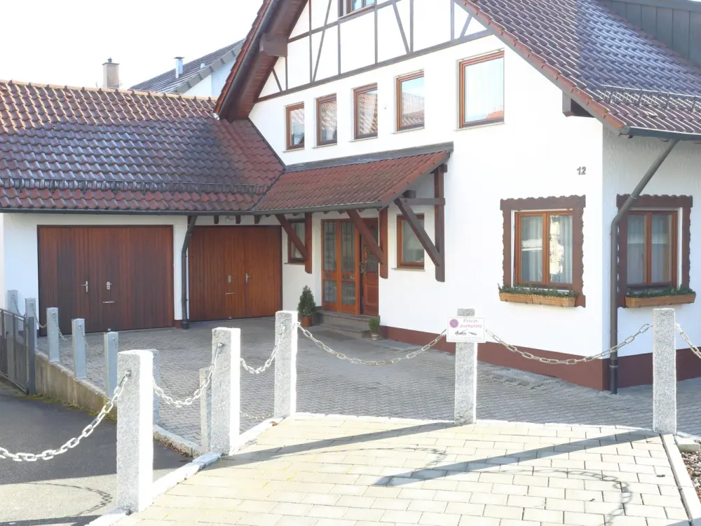 4-Raum-Wohnung mit Balkon, EBK, WK, Keller und Garage