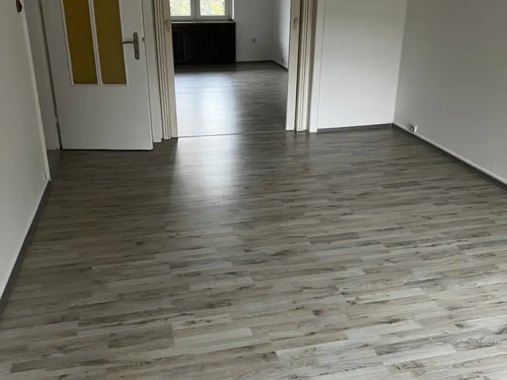FRISCH SANIERT: 3,5 Zimmer im Saarlandstraßenviertel