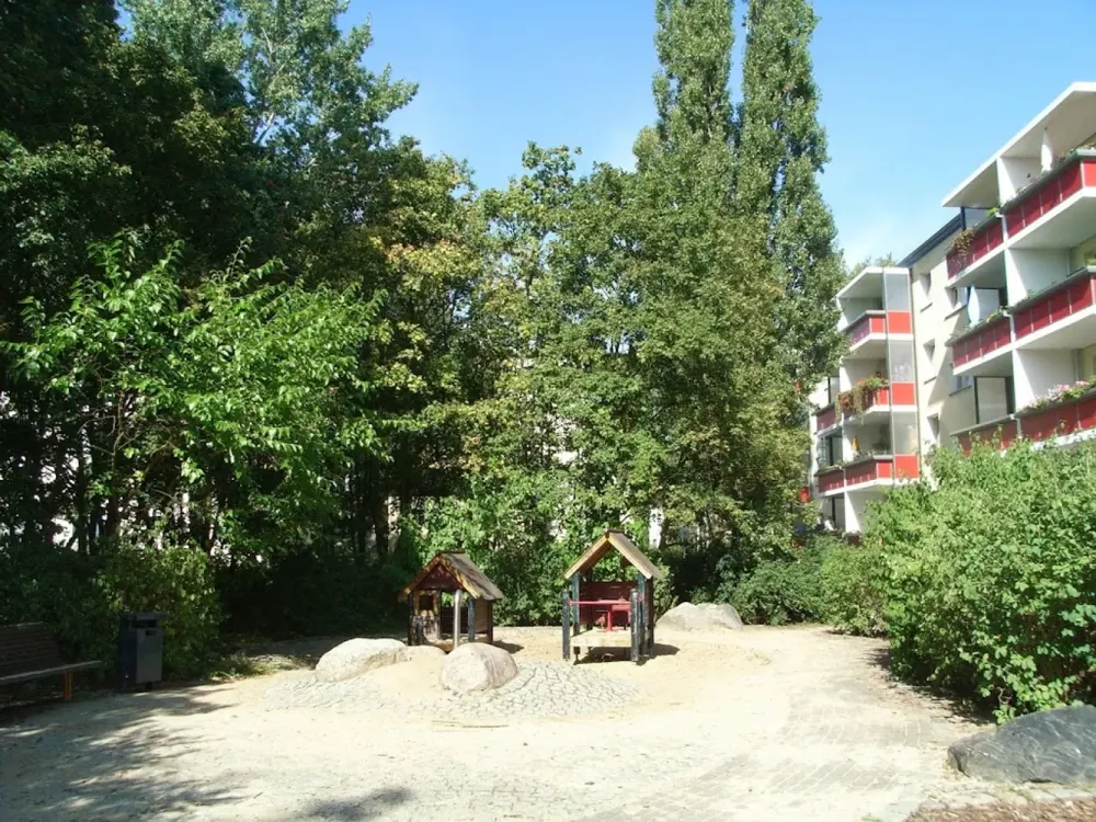 Sehr schön gelegene Wohnung - ganz oben! Renovierung erforderlich - Wir kommen Ihnen entgegen!