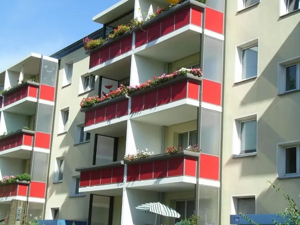 Sehr schön gelegene Wohnung - ganz oben! Renovierung erforderlich - Wir kommen Ihnen entgegen!