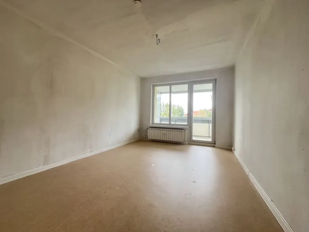 Sehr schön gelegene Wohnung - ganz oben! Renovierung erforderlich - Wir kommen Ihnen entgegen!