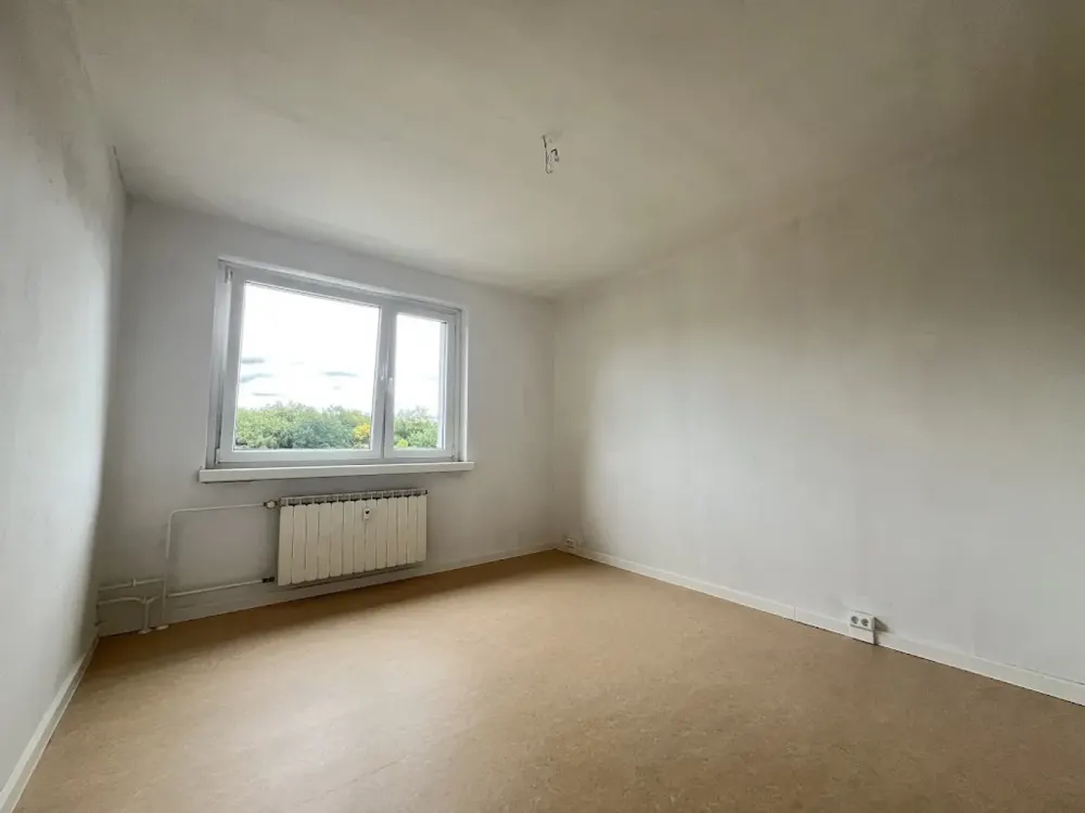 Sehr schön gelegene Wohnung - ganz oben! Renovierung erforderlich - Wir kommen Ihnen entgegen!