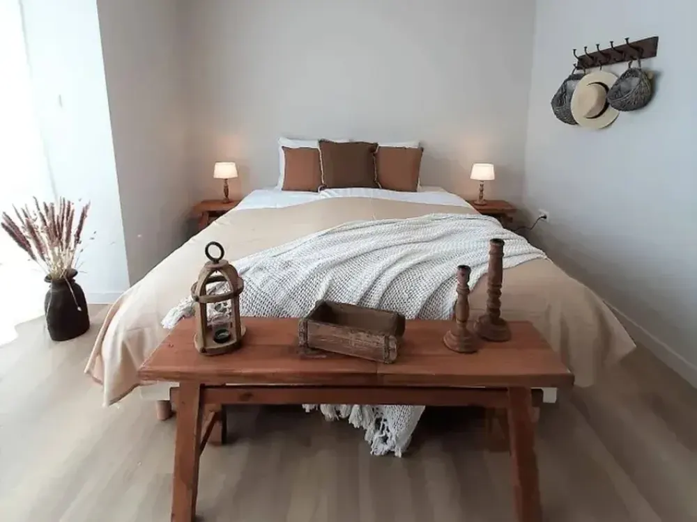 Bright, Fully Furnished 3-Room Apartment