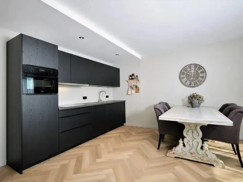 Bright, Fully Furnished 3-Room Apartment