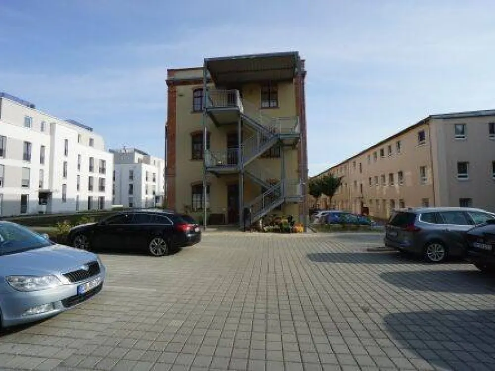 HELLE 2 Raumwohnung mit hochwertiger Ausstattung, Stellplatz und Balkon