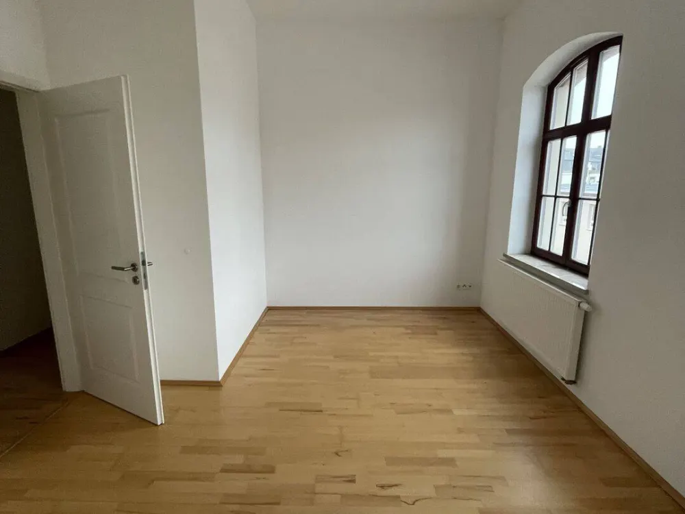 HELLE 2 Raumwohnung mit hochwertiger Ausstattung, Stellplatz und Balkon