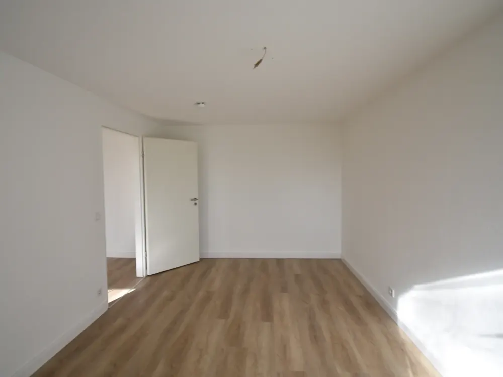 Werkerhofplatz! Renovierte 3-Zi-Whg mit großem Balkon in ruhiger Lage