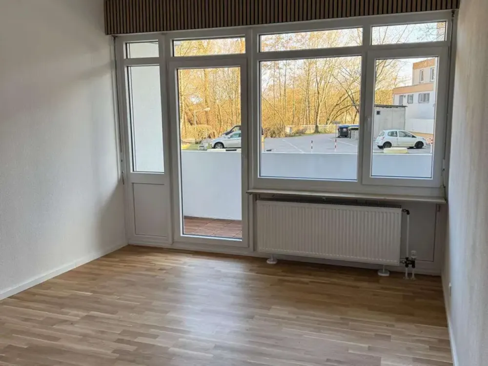 Sanierte 1-Zimmer- Whg. in Erlangen mit Balkon