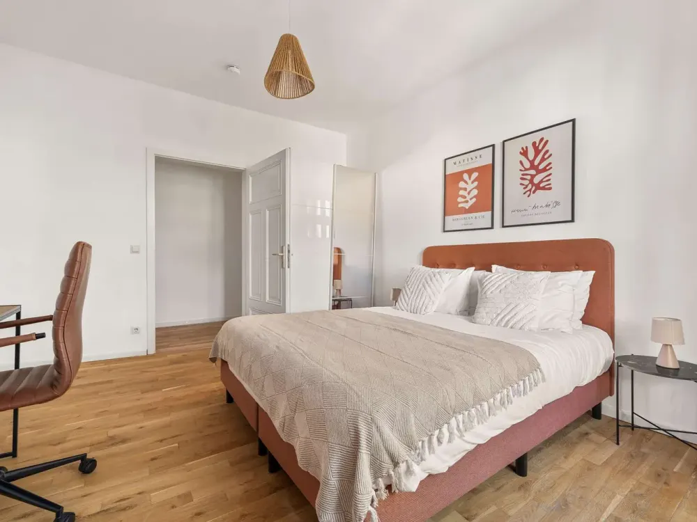 Moderne 4-Zimmer-Wohnung in Mitte voll möbliert